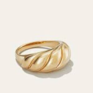 Mejuri Croissant Dome Ring Gold Vermeil size 8